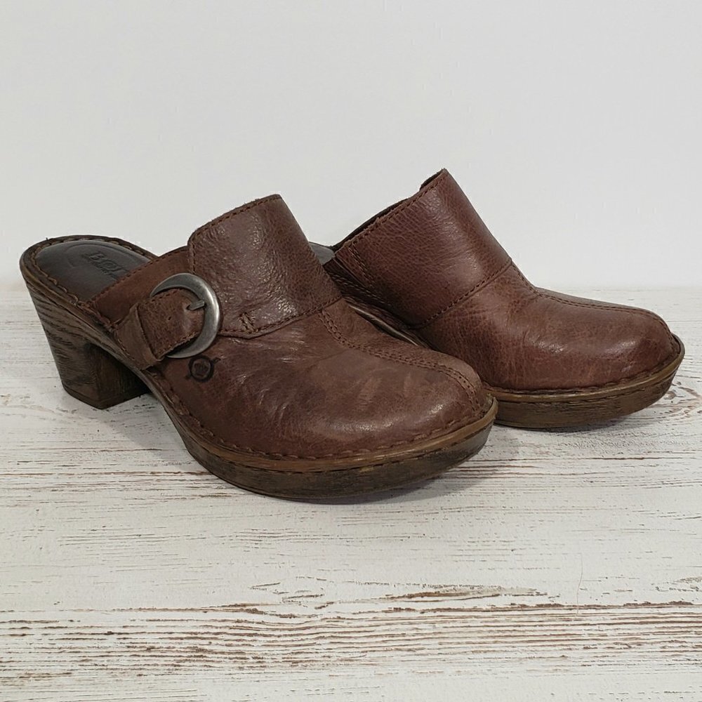 Born Brown Leather Clogs Women's Size 7 Great pre-owned condition 2.75' heel